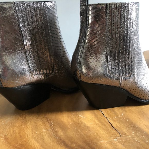 SOLD♥ NWT MICHAEL KORS Silver Booties Size 5.5 - Picture 5 of 8